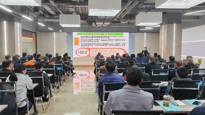 叉车证与挖掘机证：含金量对比解析